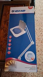 LAMPADA CON LENTE DI INGRANDIMENTO 