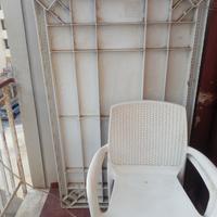 Tavolo da esterno + 2 sedie in plastica dura