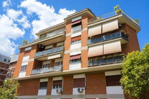 2 LOCALI A ROMA