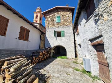 CASA DI CORTE A MOLINI DI TRIORA