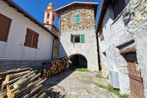 CASA DI CORTE A MOLINI DI TRIORA