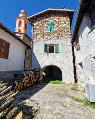 CASA DI CORTE A MOLINI DI TRIORA