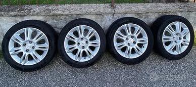 4 pneumatici nuovi 4 stagioni con cerchi in lega