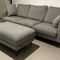 Divano 4 posti con pouf