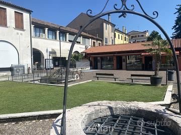 2 negozi già locati ad uso investimento