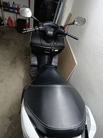 Suzuki Burgman 200
