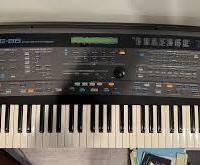 ROLAND E86 Arranger