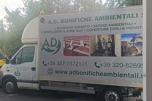 Autocarro Renault con cassone furgonato chiuso