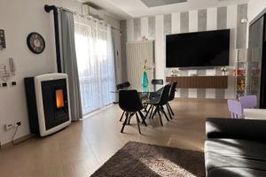 Villetta a schiera moderna con doppio giardino