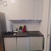 cucina senza elettrodomestici laccata bianca