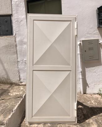 Porta e cancello con zanzariera in ferro