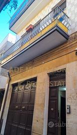 Intero Stabile Rifinito Con Garage In Centro