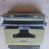 macchina da scrivere Olivetti "Lettera 22"