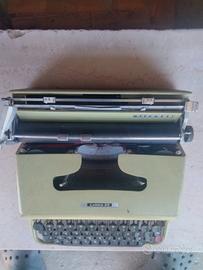 macchina da scrivere Olivetti "Lettera 22"