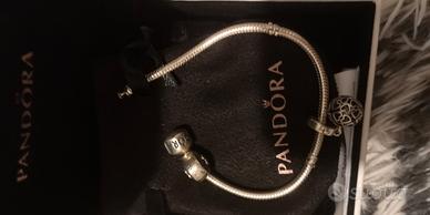 BRACCIALE PANDORA CON DUE CHARMS