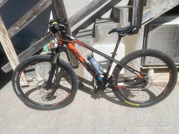 Mountain Bikr KTM e Bici da Corsa Viner