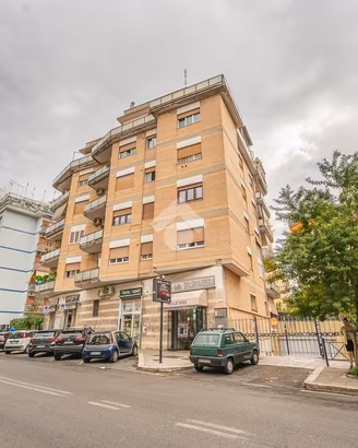 3 LOCALI A ROMA