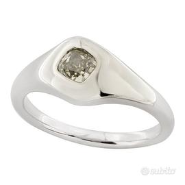 Anello in oro bianco con diamante cushion 0,51