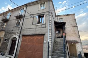 Casa arredata ed abitabile