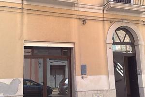 Locale commerciale ad uso negozio o ufficio