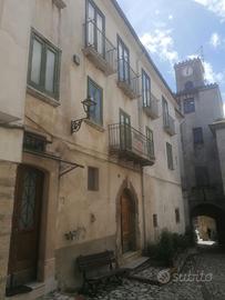 Palazzina al centro di Petina