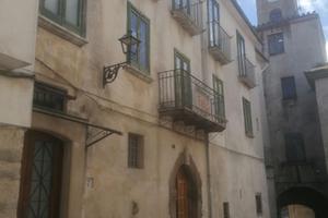 Palazzina al centro di Petina