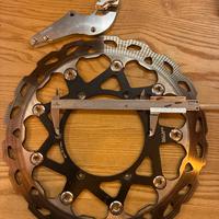 disco maggiorato 320 mm e spostapinza KTM