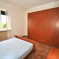 Armadio grande in legno color noce chiaro
