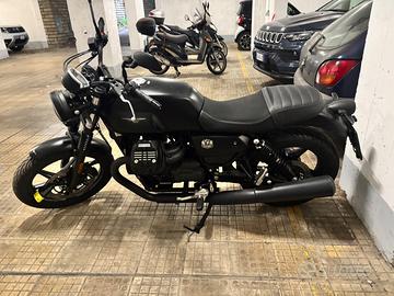 Moto Guzzzi V7 Stone