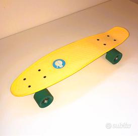 Skateboard e protezioni Spiderman (x bambino/a)