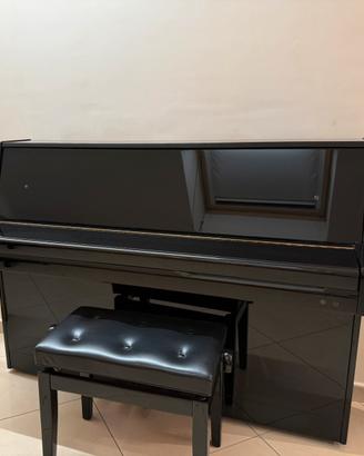 Pianoforte verticale e sgabello