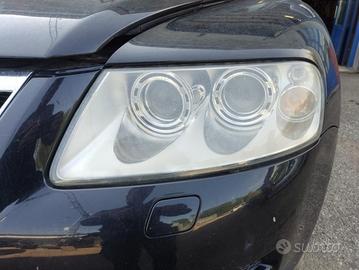 Proiettore sinistro VOLKSWAGEN TOUAREG del 2003