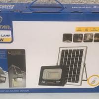 Lampade con ricarica solare 200/ 800 Watt