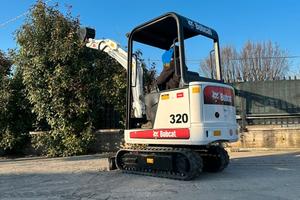 E215 Mini escavatore 16 q Bobcat 320