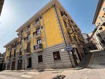 Box sfruttabile anche come ufficio o loc. comm