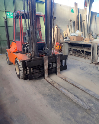 Carrello elevatore muletto