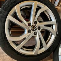 Cerchi R17 gommati  215/45 continental estivo VW