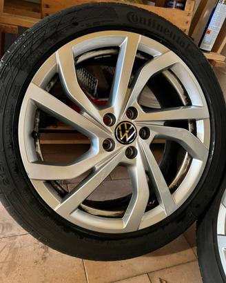 Cerchi R17 gommati  215/45 continental estivo VW