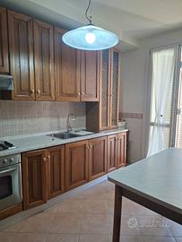 Cucina in legno massello noce