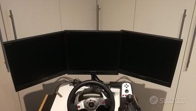 Postazione triplo monitor triple screen simulatore