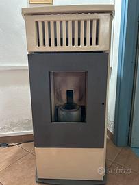 Stufa a pellet modello Marte Ferroli