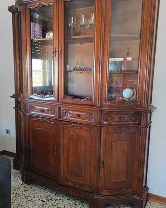 Credenza Classica in Legno con Vetrina 