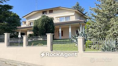 Villa di 755 m² con più di 5 locali e box auto dop