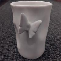 Vasetto con farfalla