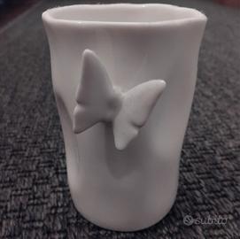 Vasetto con farfalla