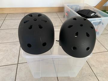 Caschi per pattinaggio/skateboard