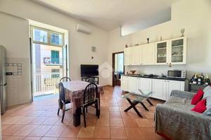 3 LOCALI A POZZUOLI