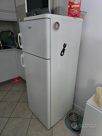 Frigorifero doppia porta con freezer 
