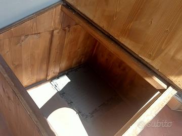 Cuccia per cane artigianale in legno massello