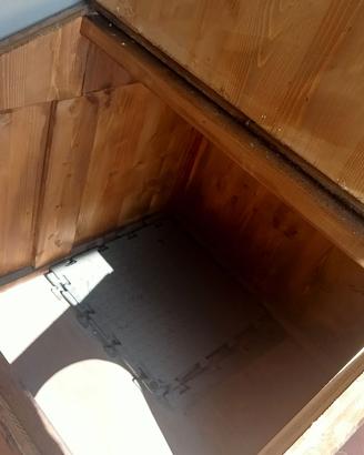 Cuccia per cane artigianale in legno massello